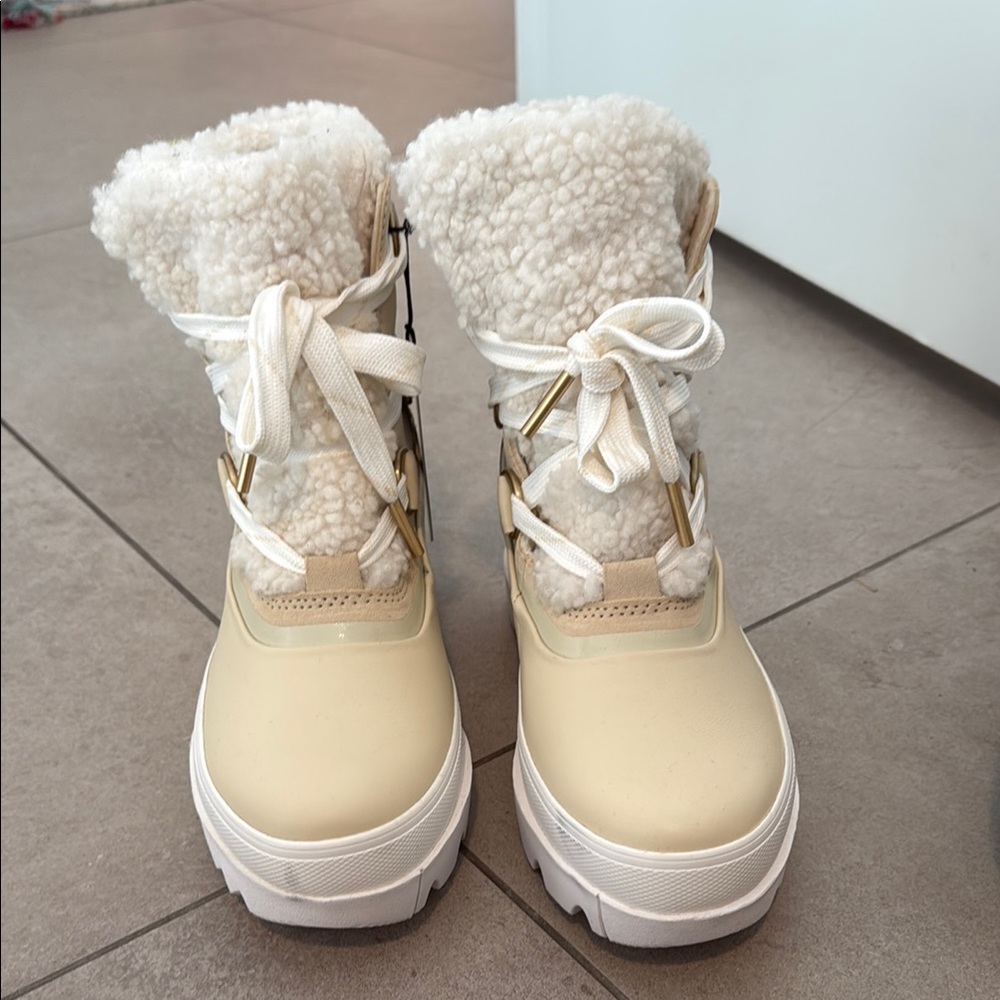 Sorel Cream Sherpa-Lined Lace-Up Platform Winter Boots - Picture 4 of 4